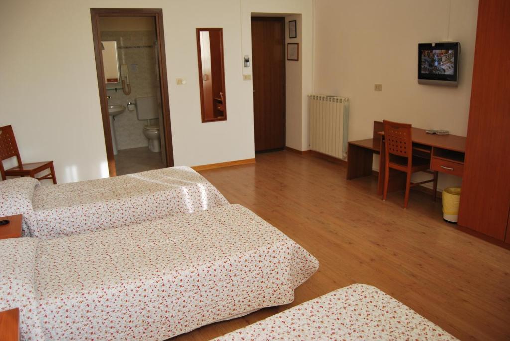 Hotel Alabarda Τεργέστη Δωμάτιο φωτογραφία