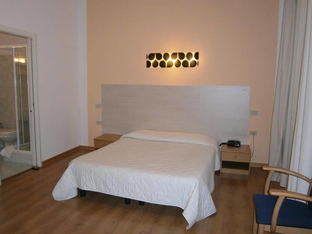 Hotel Alabarda Τεργέστη Δωμάτιο φωτογραφία